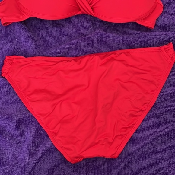 Red Bikini - Picture 4 of 5